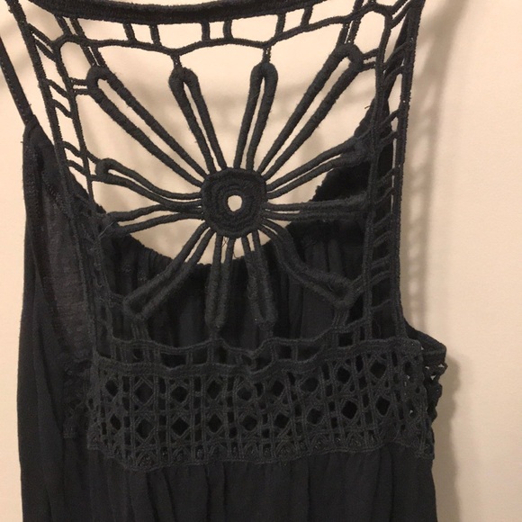 Black cutout tank - Picture 3 of 5